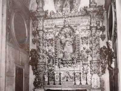 ...furono rimosse le sei sontuose cappelle settecentesche realizzate dai maestri napoletani...